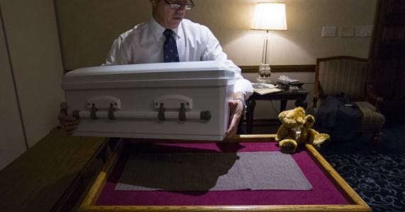 Tiny caskets: Illinois group gives funerals to abandoned babies Tiny caskets: Illinois group gives funerals to abandoned babies